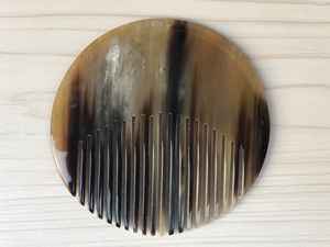 Peine de cuerno de búfalo auténtico, peine de dientes pulidos y lisos, hecho a mano para desenredar, peinar y cuidar el cabello y el cuero cabelludo a diario. - Product Image 2