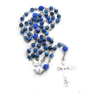 Collier chapelet rose bleu roi avec pendentif croix en alliage de zinc, bijou cadeau pour fête - Product Image 1