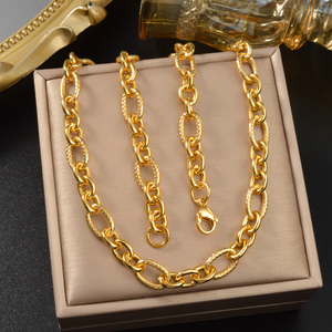 Colliers classiques robustes en acier inoxydable plaqué or 18 carats, texturés, anti-ternissement, pour hommes et femmes, parfaits pour les rendez-vous et les rassemblements. - Product Image 5