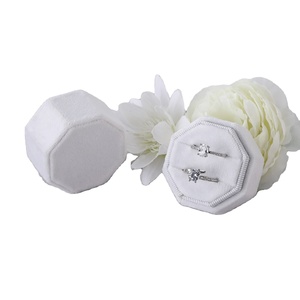 Boîte à bagues en velours de haute qualité Taimy, 2 emplacements, hexagonale, verte, pour fiançailles, vente en gros, mini boîte à bijoux, fermeture à boucle - Product Image 2