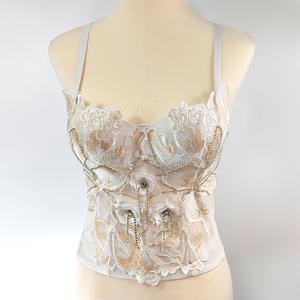 Top bustier amincissant et gainant à broderie perlée, bretelles blanches, style corset - Product Image 1