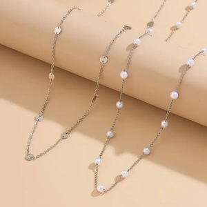 Ensemble de 2 chaînes de taille superposées en acier inoxydable avec perles pour femmes |   Chaîne réglable plaquée or avec perles et disques plats |   Soirée tendance - Product Image 2
