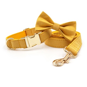 Nuevos productos 2024 collar de perro popular único <span class=keywords><strong>grabado</strong></span> hebilla de oro lindo colorido gamuza cuero pajaritas para perros correas para mascotas - Product Image 3