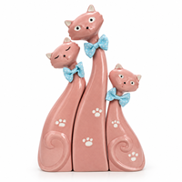 Ensemble de figurines en céramique Famille de chats roses, 3 statues de chats en céramique brillante, design bohème avec nœud bleu, décoration d'intérieur, cadeau pour anniversaire, Diwali, Pâques