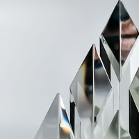 2023 Vente chaude de haute qualité Assembler un grand trophée en cristal avec une base noire ronde pour la présentation du prix