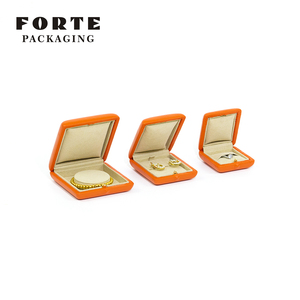 Boîte à bijoux FORTE en cuir orange et velours, personnalisée avec logo, pour bagues et pendentifs, emballage de voyage de luxe - Product Image 2