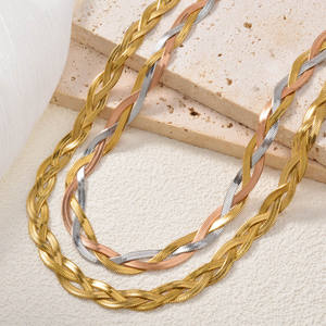 แหวนผู้หญิงสุดหรูทำจากสเตนเลสสตีลฮาวายสำหรับผู้หญิงแหวนหัวใจเพทายสีเขียวชุบทอง18K - Product Image 3