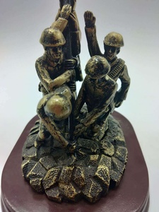 Figura Decorativa de Metal Pintada a Mano, Estatua de Iwo <span class=keywords><strong>Jima</strong></span> con Base de Madera - Product Image 5