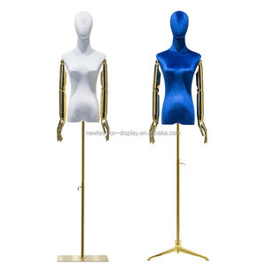 Maniquí de <span class=keywords><strong>ropa</strong></span> de medio cuerpo <span class=keywords><strong>a</strong></span> la moda para mujer, terciopelo ajustable para la parte superior del cuerpo con brazo dorado flexible hecho de plástico - Product Image 1