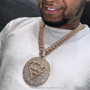 Kustom liontin huruf <span class=keywords><strong>Superman</strong></span> penuh es keluar bulat moissanite 925 perak murni pelat bulat mode berat liontin perhiasan - Product Image 3