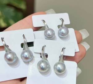 Pendientes de Plata de Ley con Acabado Mate y Perlas de Tacón Alto, Perlas Akoya de 8-9 mm, Casi Redondas, con Brillo Aurora y Pequeñas Imperfecciones, Joyería para Mujer - Product Image 3