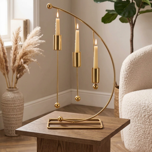เชิงเทียนแขวน 3 ดวง รุ่น Gold Metal Arc จาก KRAFT WORLD ดีไซน์หรูหราทันสมัย ทำด้วยมือ เป็นมิตรกับสิ่งแวดล้อม เหมาะสำหรับตกแต่งโต๊ะกลางบ้าน - Product Image 1