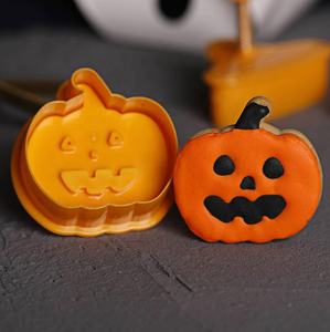 Set di 4 Stampini <span class=keywords><strong>per</strong></span> <span class=keywords><strong>Biscotti</strong></span> 3D a Tema <span class=keywords><strong>Halloween</strong></span>: Zucca, Fantasma, Cappello, Casa Stregata con Stampo a Pressione <span class=keywords><strong>per</strong></span> Torte - Product Image 6
