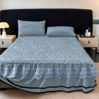 Housse de lit élégante en flanelle jacquard douce et chaude pour l'hiver, avec bordure en dentelle florale, volant anti-poussière, hypoallergénique et anti-acariens