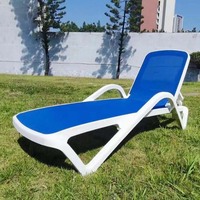 Chaises longues de plage pliantes en plastique modernes pour hôtel, mobilier d'extérieur, chaises longues de piscine, chaises longues de jardin, avec coussins
