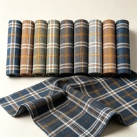 Tissu en denim imprimé à carreaux, 75% coton, 25% polyester, tissé sergé, 370 GSM, tissu tendance pour vêtements et accessoires en denim