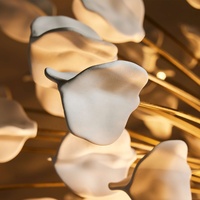 Lustre moderne de luxe en laiton blanc avec pétales en céramique de 42 pouces pour salon