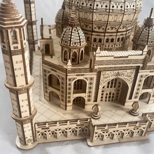 Puzzle 3D in Legno Personalizzato: Modello Architettonico del Castello del Mondo da Assemblare per Decorazione Garage e Scrivania - Product Image 6