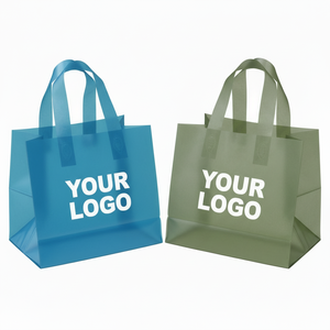Sac shopping en plastique avec logo personnalisé, poignée souple, recyclable, pour les magasins de détail, logo personnalisé, imperméable et robuste - Product Image 1