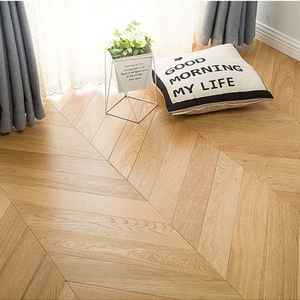 Suelo de Madera Rústica Natural, Núcleo Rígido CE, Grado AB, 15 mm, Roble Europeo Multicapa, Sistema T&G Chevron, para Hogar y Bar - Product Image 1