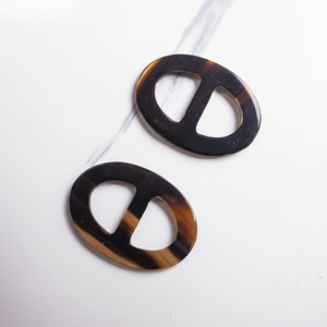 แหวนผ้าพันคอทำจากเขาควาย ขัดเงาเรียบเนียน เพิ่มความหรูหราและยึดผ้าพันคอได้อย่างมั่นคง คุณภาพสูง - Product Image 1