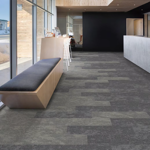 Losetas de Alfombra Modulares Removibles Ecológicas con Base Autoadhesiva de Polietileno y Pelo de Bucle, Losetas de Alfombra de Nailon para Oficina y Comercios - Product Image 1