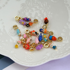 Abalorios de juguete de personajes de conejo monstruo de dibujos animados esmaltados multicolor para collares y pulseras DIY, suministros de joyería - Product Image 3