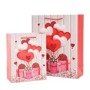 Sevgililer günü çocuklar tedavi şeker çantası kalp aşk tasarım parti iyilik hediye kağıt Tote el çantaları kolları ile