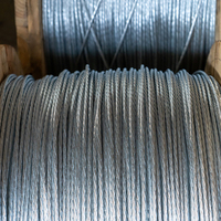 Cable de Acero Galvanizado Liso y Sin Defectos para Prevenir la Flexión y Daños por Tensión de la Fibra Óptica