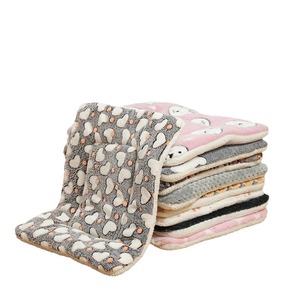 Alfombra Refrescante para Perros y Gatos, Cuadrada, de Felpa Gruesa y Cálida para Todas las Estaciones, con Forro de Coral - Product Image 1