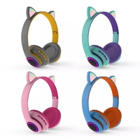 Headset Nirkabel On-Ear Lipat dengan Lampu LED Mikrofon Kompatibel dengan Ponsel Pintar Tablet PC Headphone Telinga Kucing Anak-anak