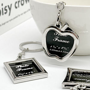 Porte-clés personnalisé en gros, porte-clés en métal imprimé UV, porte-clés avec cadre photo, porte-clés avec photo de couple pour petite amie - Product Image 1