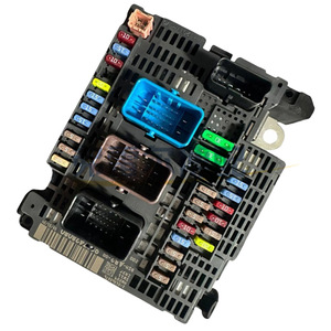 Boîtier de fusibles Peugeot Citroën 9807428080 6500JP pour 301 2008 C4 DS5 Module de relais électrique automobile - Product Image 1