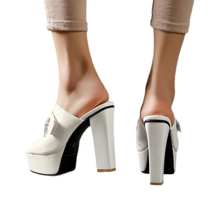 OEM ODM 2026 Tendance Mules à <span class=keywords><strong>plateforme</strong></span> pour femme, talon carré épais de 12 cm, sandales à bout ouvert, doublure en peau de porc double couche - Product Image 3