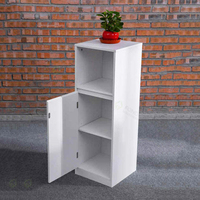 Mini étagère de rangement rectangulaire en bois moderne, armoire à trois niveaux avec une porte pour salle de bain