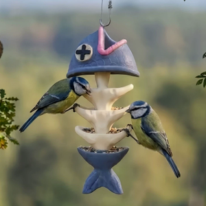 Mangeoire suspendue pour oiseaux, design chapeau bleu, pour l'alimentation des oiseaux d'extérieur, en plastique, forme arrondie - Product Image 1