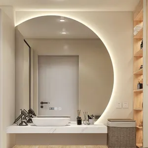 Miroir décoratif mural intelligent pour hôtel Miroir de bain rétro-éclairé en demi-lune avec LED pour maquillage de salle de bain