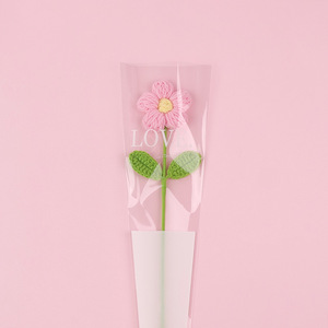ดอกไม้ขนสัตว์วันครู, ดอกไม้สีแดงจากแป้งพัฟ, ช่อดอกไม้เดี่ยวถักมือ - ผลิตภัณฑ์ของขวัญสร้างสรรค์สำเร็จรูป - Product Image 3