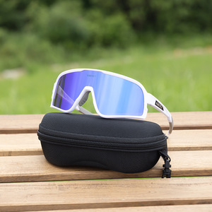 Gafas de Ciclismo Inteligentes con Cambio de Color Sensible a la Luz para Uso Durante Todo el Día, Gafas de Sol Resistentes al Viento para Deportes al Aire Libre y Montaña - Product Image 4