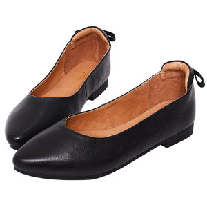 Elegantes zapatos planos de piel para mujer - Product Image 1