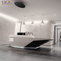 Table d'Accueil de Bureau, Design d'Intérieur, Haut de Gamme, Forme de Bateau Unique, Taille Personnalisée, Corian Blanc Moderne, Table d'Accueil de Bureau
