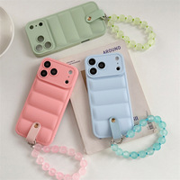 Coque personnalisable tendance pour iPhone 18 17 Pro Max, texture matelassée avec bracelet perlé et dragonne, protection intégrale antichoc