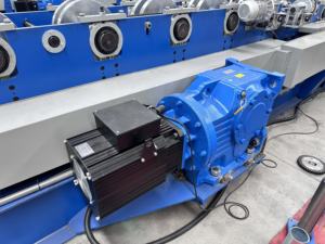 Neues Modell veränderbare <span class=keywords><strong>c</strong></span> z Abschnitt Pfette Kalt walzen maschine <span class=keywords><strong>c</strong></span> z Pfetten walzen form Produktions linie für Dachbahn - Product Image 2