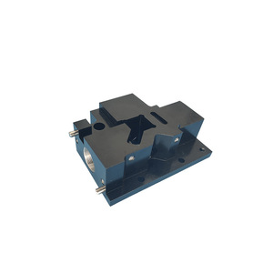 Bloc de soupape en aluminium anodisé noir usiné CNC sur mesure, bloc de collecteur pneumatique intégré de forme spéciale avec port fileté - Product Image 3