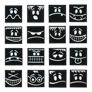 Patch de Tecido Bordado Criativo com Expressão Engraçada em Formato Quadrado Preto para Roupas, Chapéus e Mochilas - Product Image 1