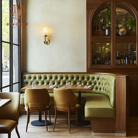 Ensemble de table et de chaises de style moderne en bois carré avec revêtement en cuir vert pour café, restaurant, salon de thé, meubles pour l'hôtellerie