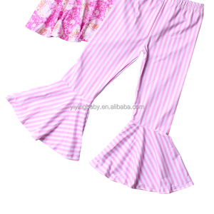 Tenues <span class=keywords><strong>de</strong></span> Noël pour filles personnalisées automne enfant en bas âge costume rose décontracté père noël imprimé cloche bas lait soie filles enfants 2 pièces - Product Image 3