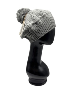 Bonnet en acrylique 100% fabriqué à Taïwan par LANDBAS, style décontracté, avec patch en cuir, impression en silicone, tricot uni, motif en câble pour le ski - Product Image 5