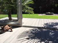 Revêtement de terrasse en composite WPC robuste et écologique, à faible entretien, pour villa, parc, piscine