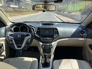 Prezzo all'ingrosso Made in China Changan Eado 2014 1.6L Manuale Edizione Premium Berlina Usata Pronta per la Spedizione - Product Image 3